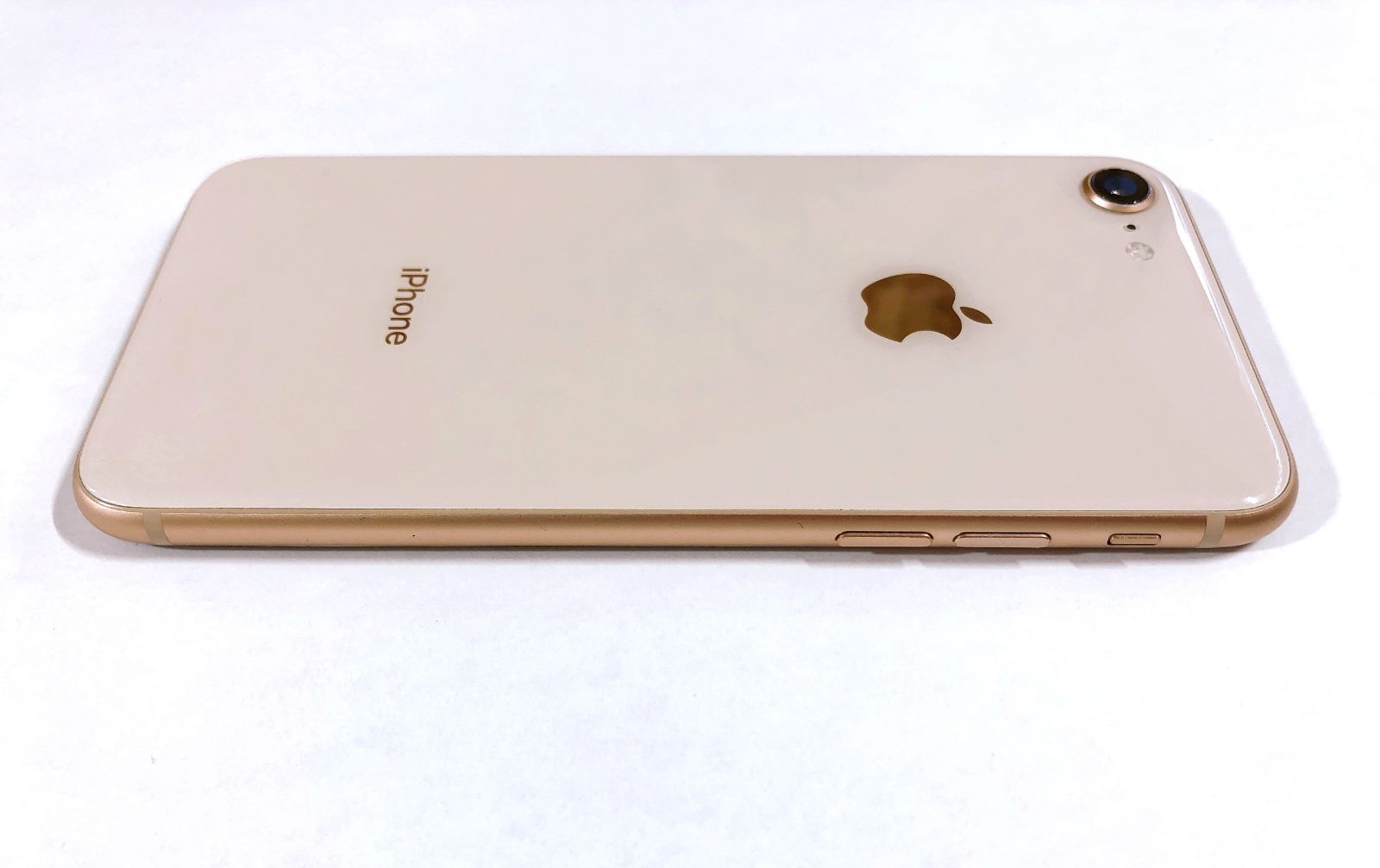 Apple iPhone8ゴールド(64GB)本体と充電アダプタ Apple iPhone8ゴールド(64GB)本体と充電アダプタ