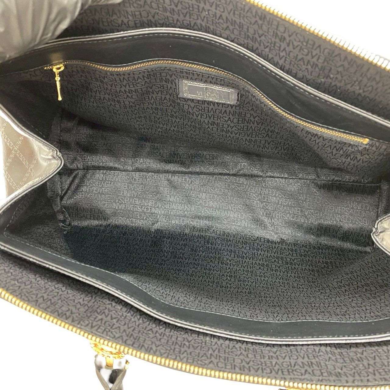 【美品】ヴェルサーチ ボストンバッグ キルティング サンバースト金具 レザー 黒 極 美品 VERSACE ヴェルサーチ サンバースト ロゴ 金具 レザー