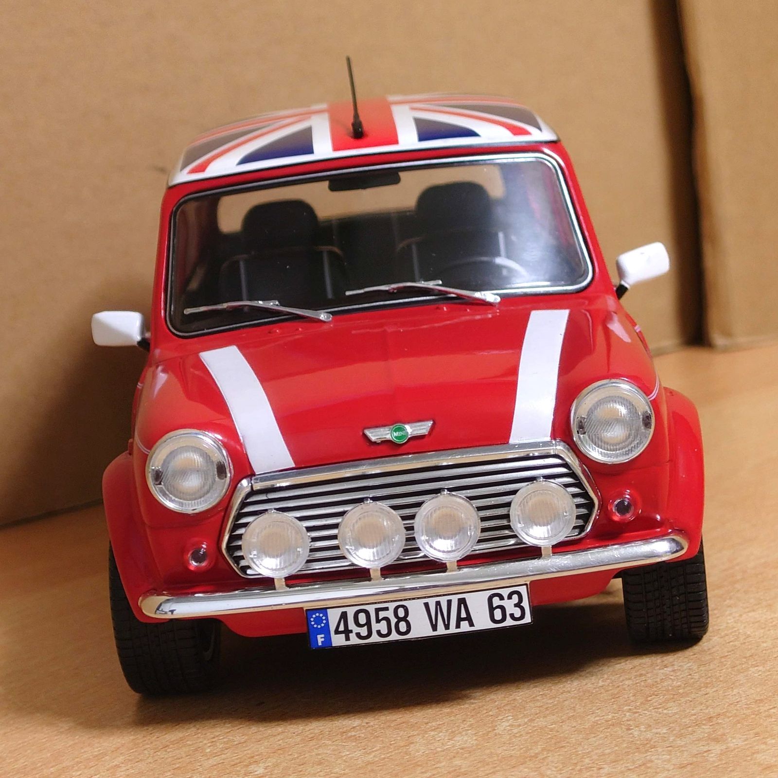 2台セット 1/18 ルノー4CV &amp; ミニクーパースポーツ ユニオンジャック 2台セット 1/18 ルノー4CV & ミニクーパースポーツ ユニオン