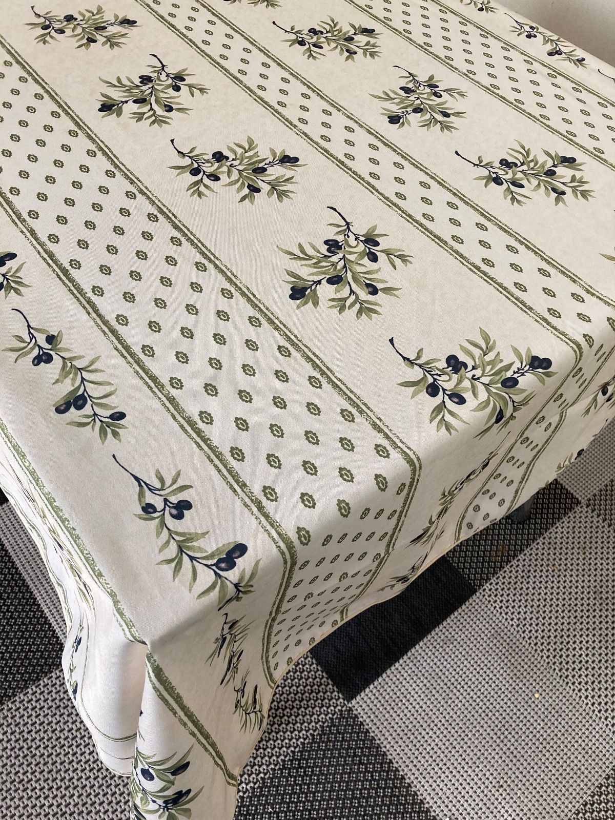 テーブルクロス148x150 南仏プロヴァンス直輸入 撥水 oliveグリーン