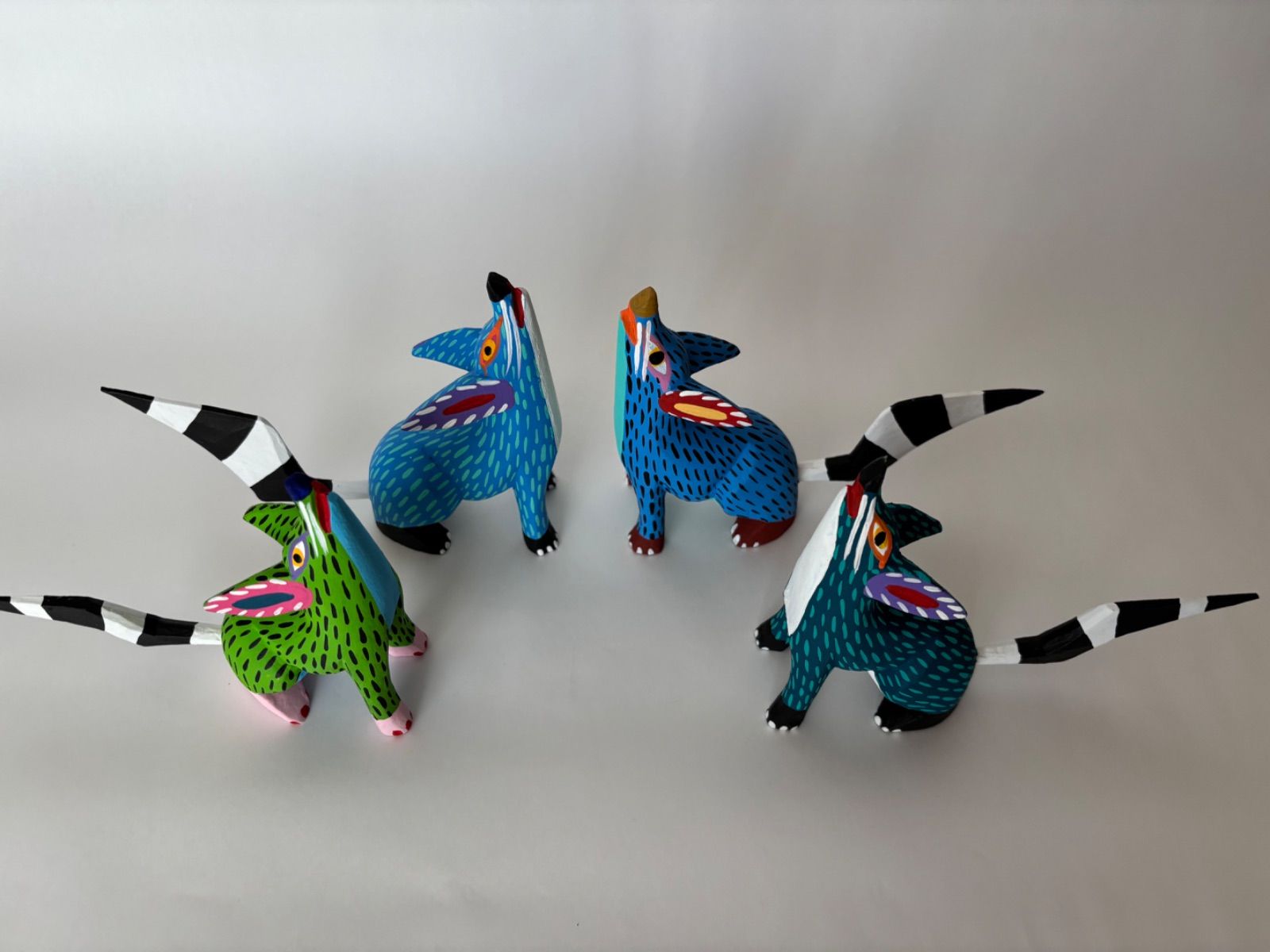 アレブリヘス メキシコ工芸品【見上げるコヨーテ】サイズ小 アレブリヘス メキシコ工芸品【見上げるコヨーテ】サイズ小