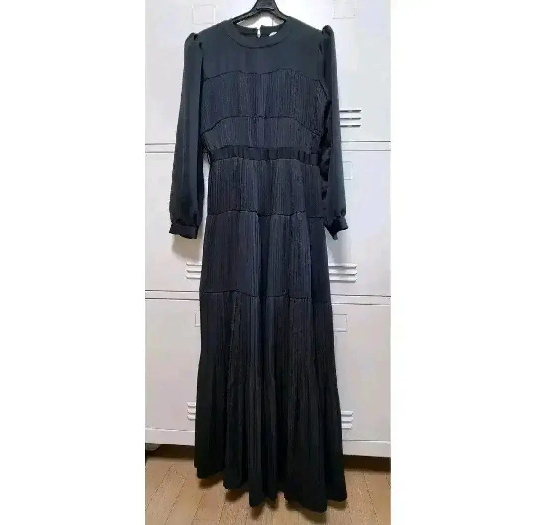 パーティーSU プリーツ マキシ ロング ONE PIECE - ブラック Free!