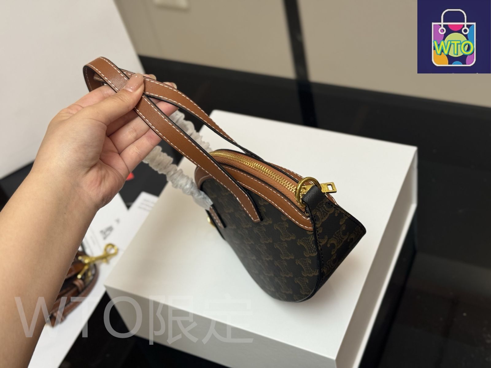 今日特価】Celine セリーヌ ギフトボックス付き ポーチバッグ