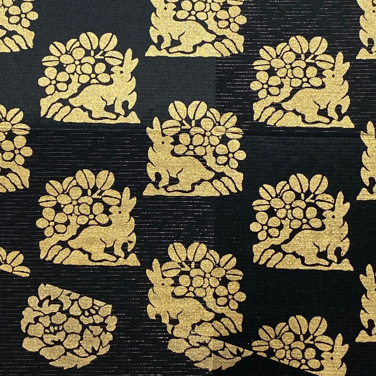 丸帯 美品 名品 花兎 梅鉢 金銀彩 銀糸 黒 六通 正絹 【中古