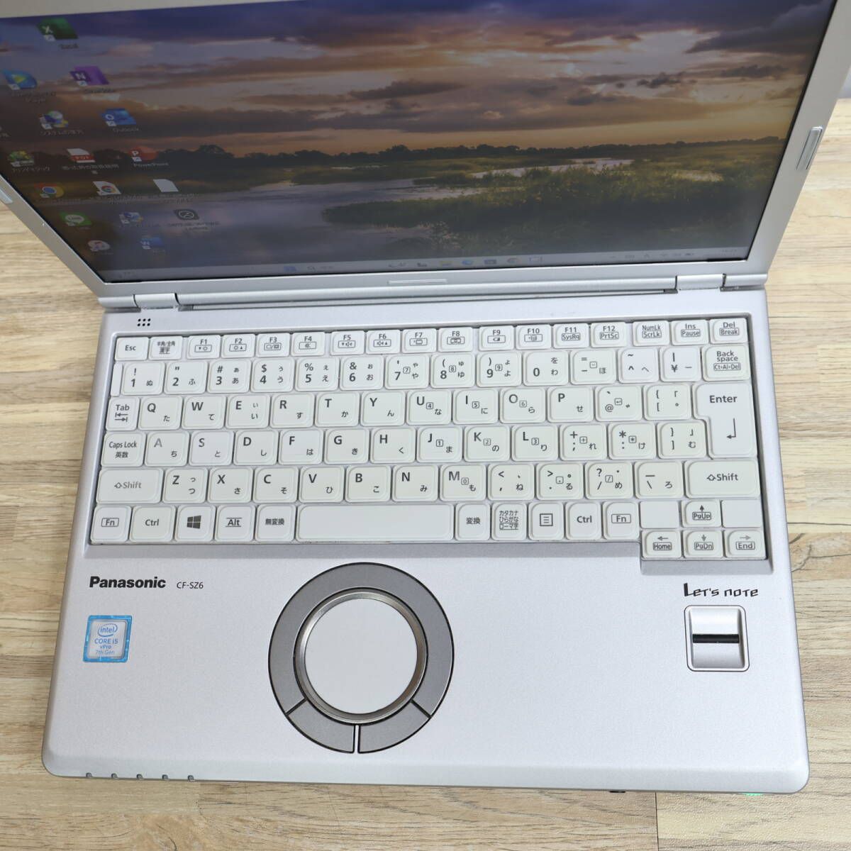 ☆美品 高性能7世代i5！SSD256GB メモリ8GB☆CF-SZ6 Core i5