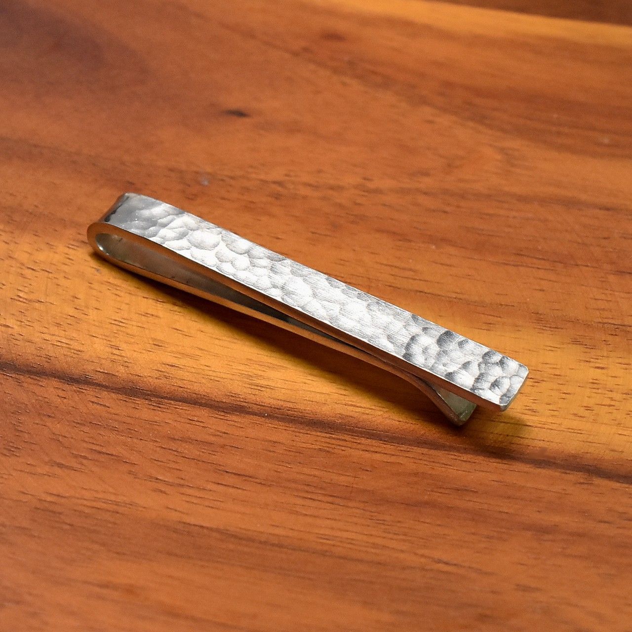 シルバー クリップ ネクタイピン 槌目模様 タイバー