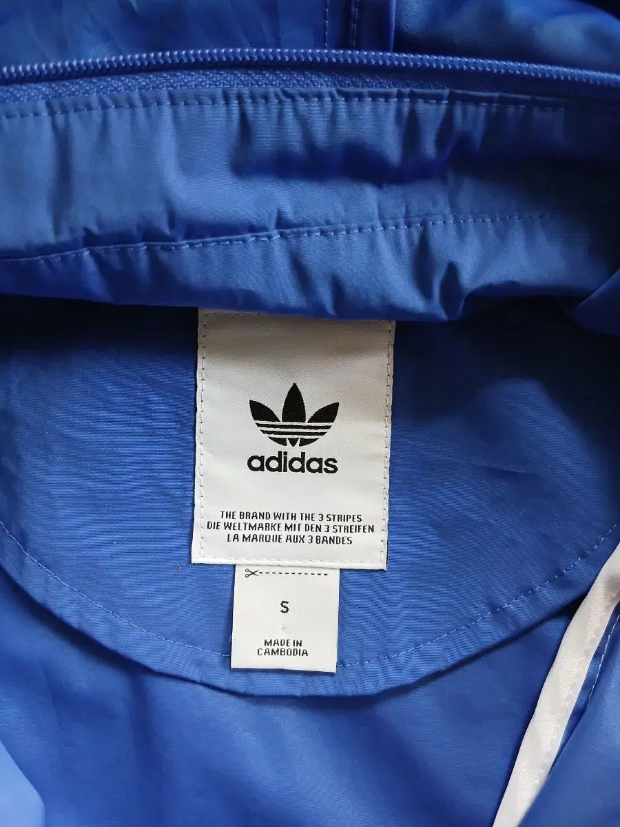 pakaian adidas アディダス フード ウィンドブレーカー