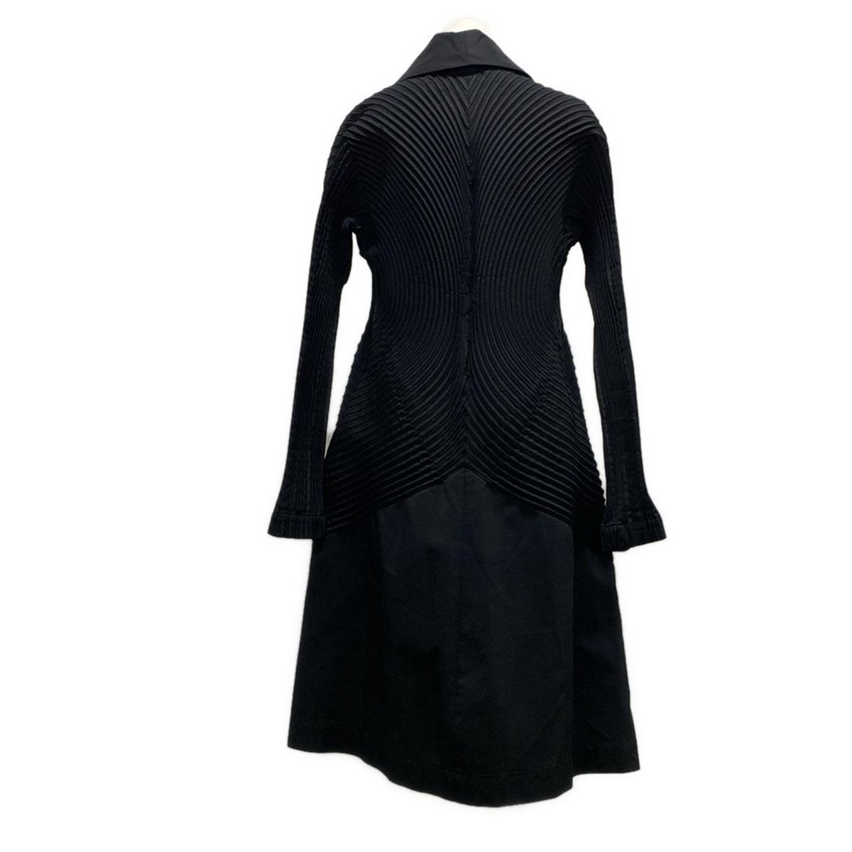 ISSEYMIYAKE(イッセイミヤケ) コート サイズ2 M レディース美品 - 黒  