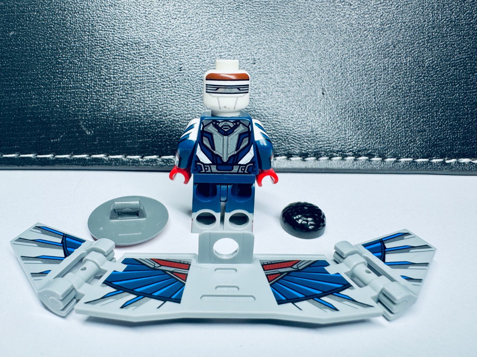 正規品】LEGO ミニフィグ キャプテンファルコン #71031 - メルカリ