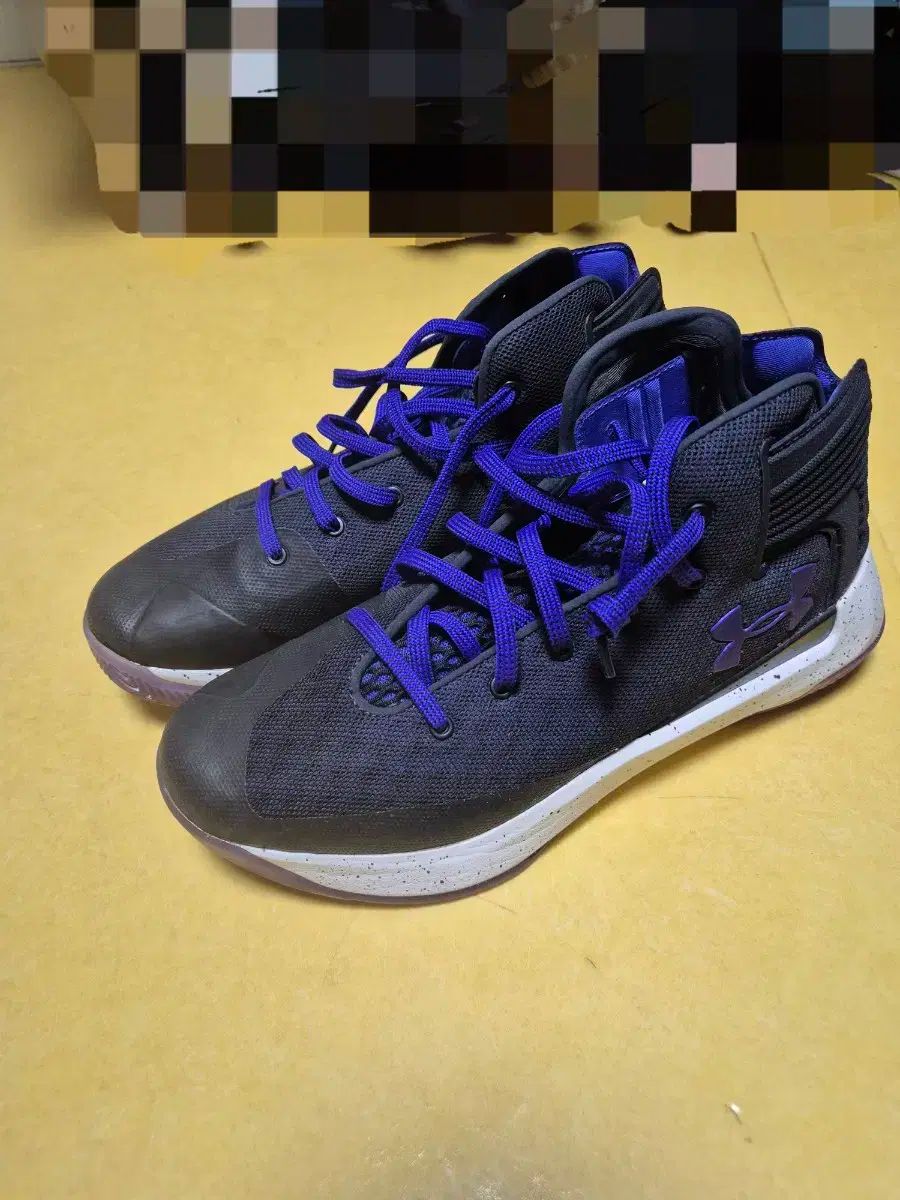 265 UNDER ARMOUR(アンダーアーマー) カリー 3 ゼロ バスケットシューズ