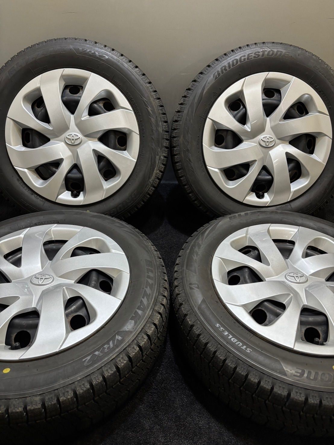 ☆185/60R15 BRIDGESTONE/VRX2 22年製 トヨタ 170系シエンタ 純正