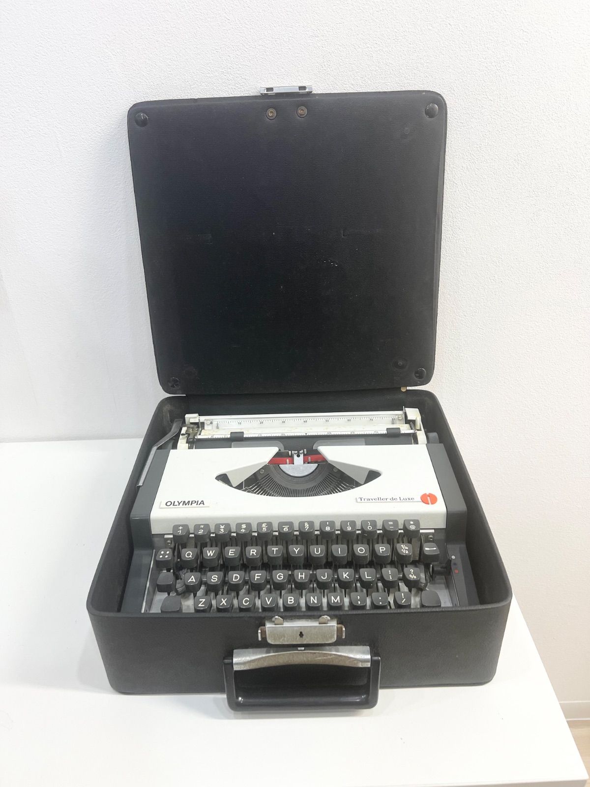 ★OLYMPIA　タイプライター　Traveller de luxe　ケース付 Olympia Traveller De luxe S Typewriter | New Ribbon | UK