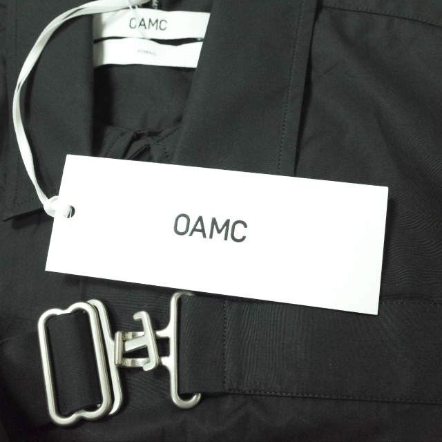 OAMC オーエーエムシー Strapped Shirt バックルフロント コットンポプリンシャツ I024455 XS ブラック 長袖 ストラップ  OVER ALL MASTER CLOTH トップス g12487
