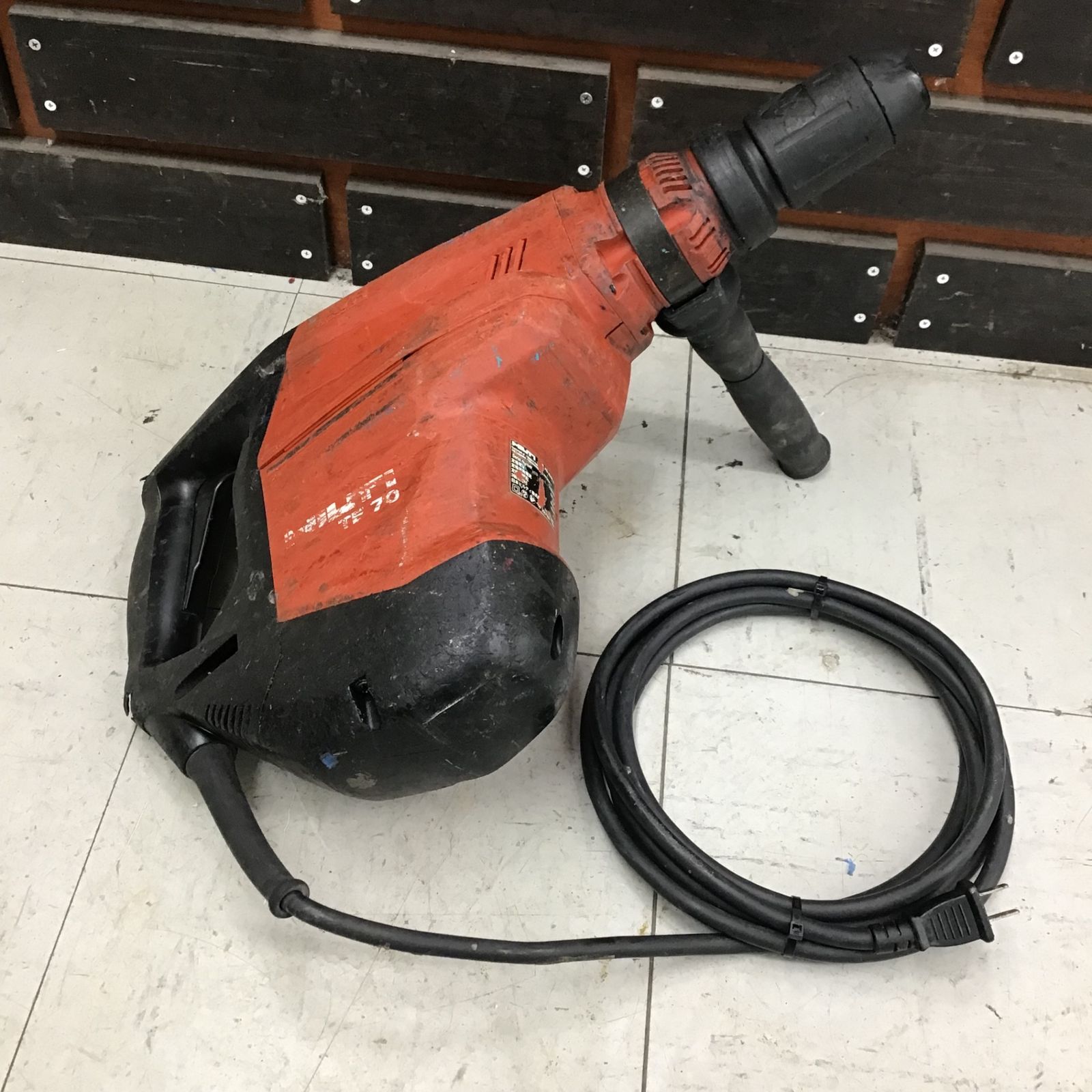 現状品】 ヒルティ/HILTI ロータリーハンマードリル TE70-AVR 【鴻巣店】 - メルカリ