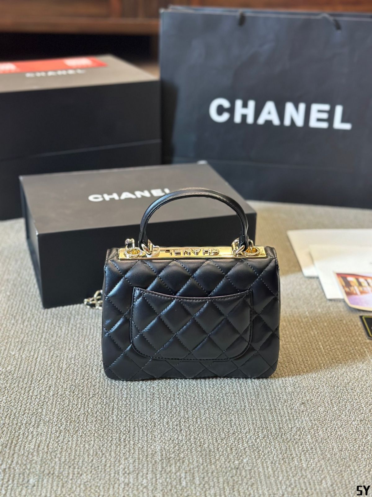25SS おすすめ！ 煌めくロゴ【CHANEL】Trendy CC バニティバッグ 25SS おすすめ！ 煌めくロゴ【CHANEL】Trendy CC バニティバッグ