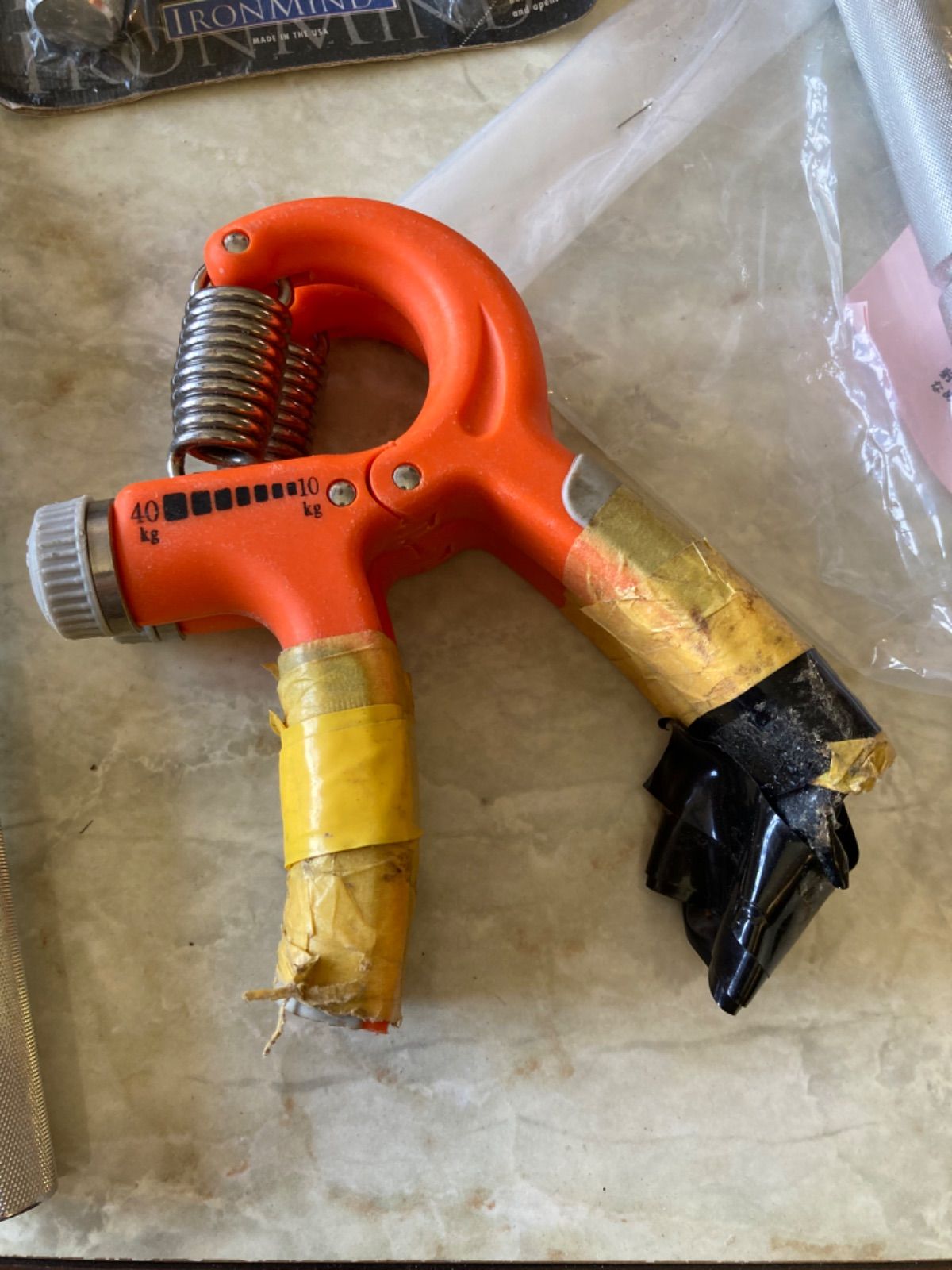 アームレスリング　トレーニング器具　グリッパー