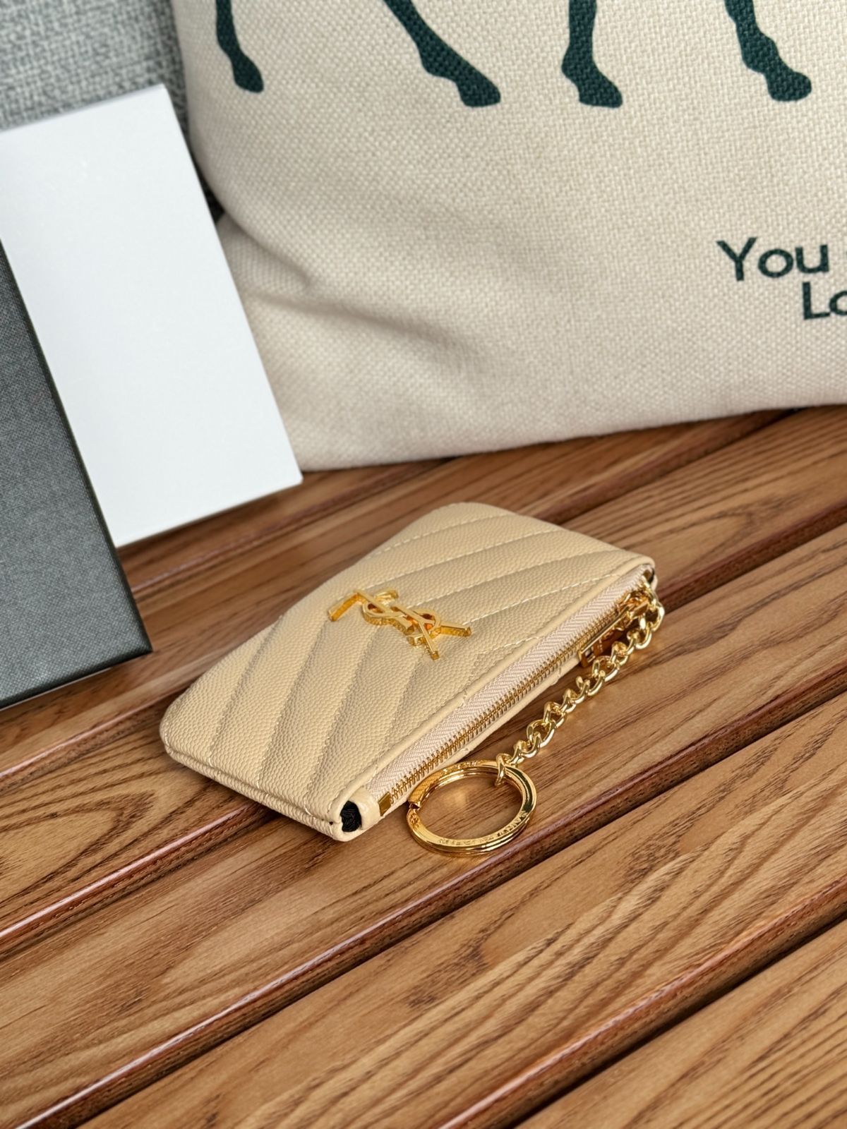 夏休み限定SALE中！ YSL ホワイト長財布 SAINT LAURENT サンローラン 長財布 ラウンドファスナー
