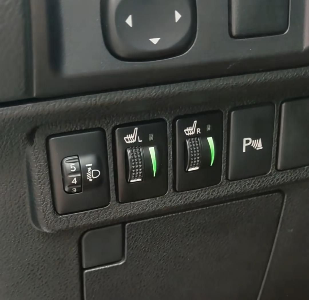 トヨタ 後付けシートヒーター左右 5段階調節 トヨタ純正サイズスイッチ BRIGHTFACE_UK