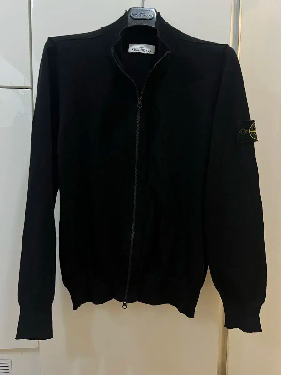 24fw STONE ISLAND(ストーンアイランド) ブラックカーディガン 105
