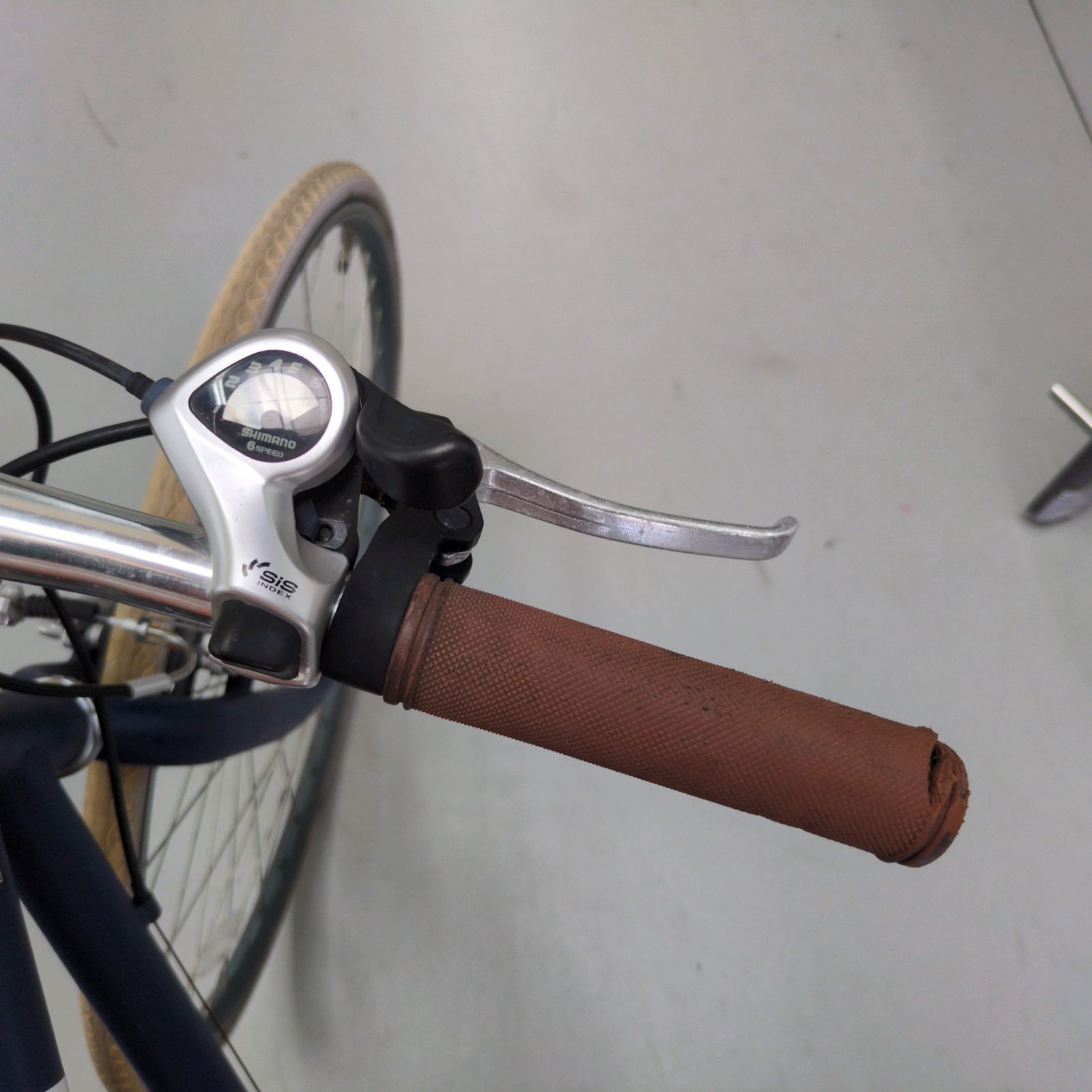 J060 ☆サビキズ使用感有り☆クロスバイク☆アサヒ☆SCH700☆6段☆700