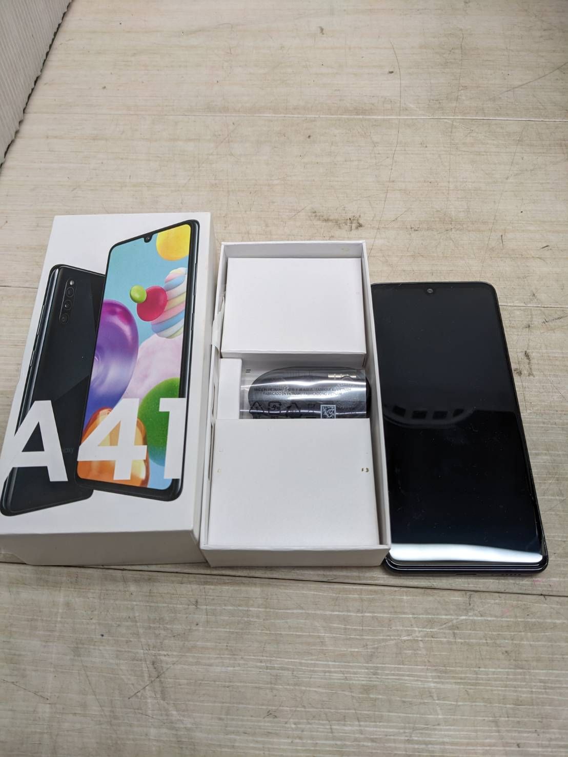 S89697 Galaxy ギャラクシー A41 64GB SCV48 SCV48SKA - メルカリ