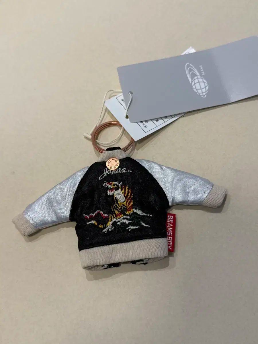 新品 BEAMS(ビームス) ボーイ スカジャン キーホルダー - メルカリ