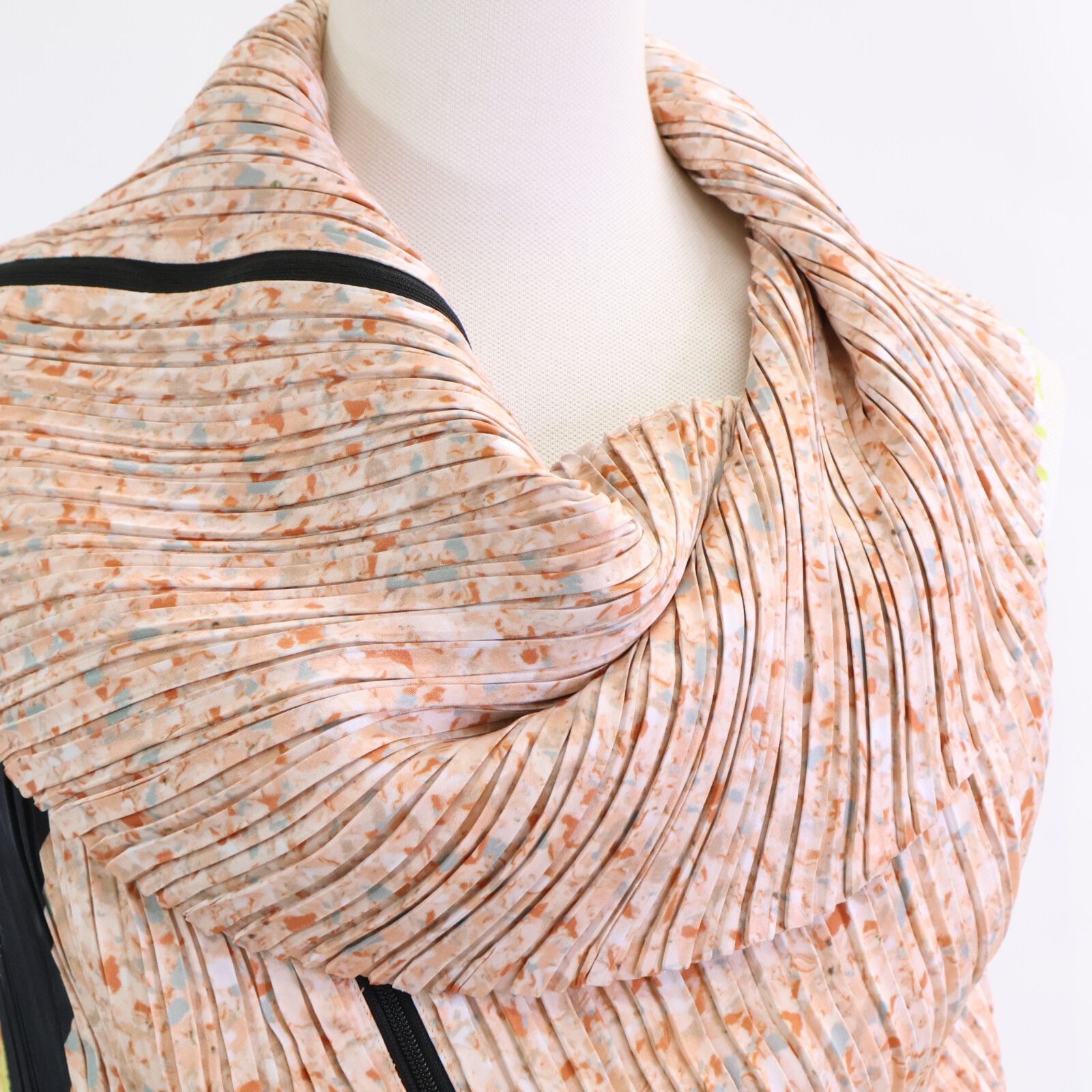 イッセイミヤケ トップス 中古・古着通販】ISSEY MIYAKE (イッセイミヤケ) 変形デザイン