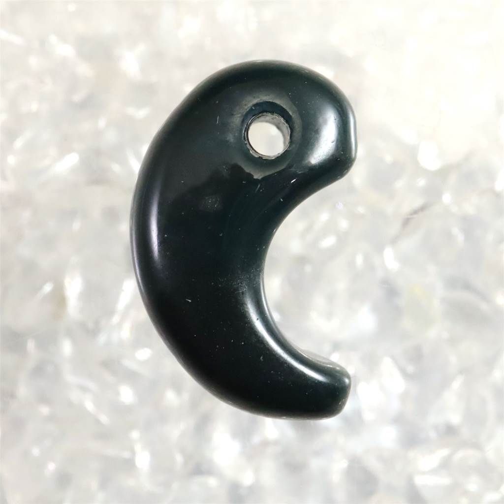 出雲石碧玉勾玉（小） 出雲石/碧玉 勾玉 小 AA 巴形 】 | めのうの店川島【公式通販