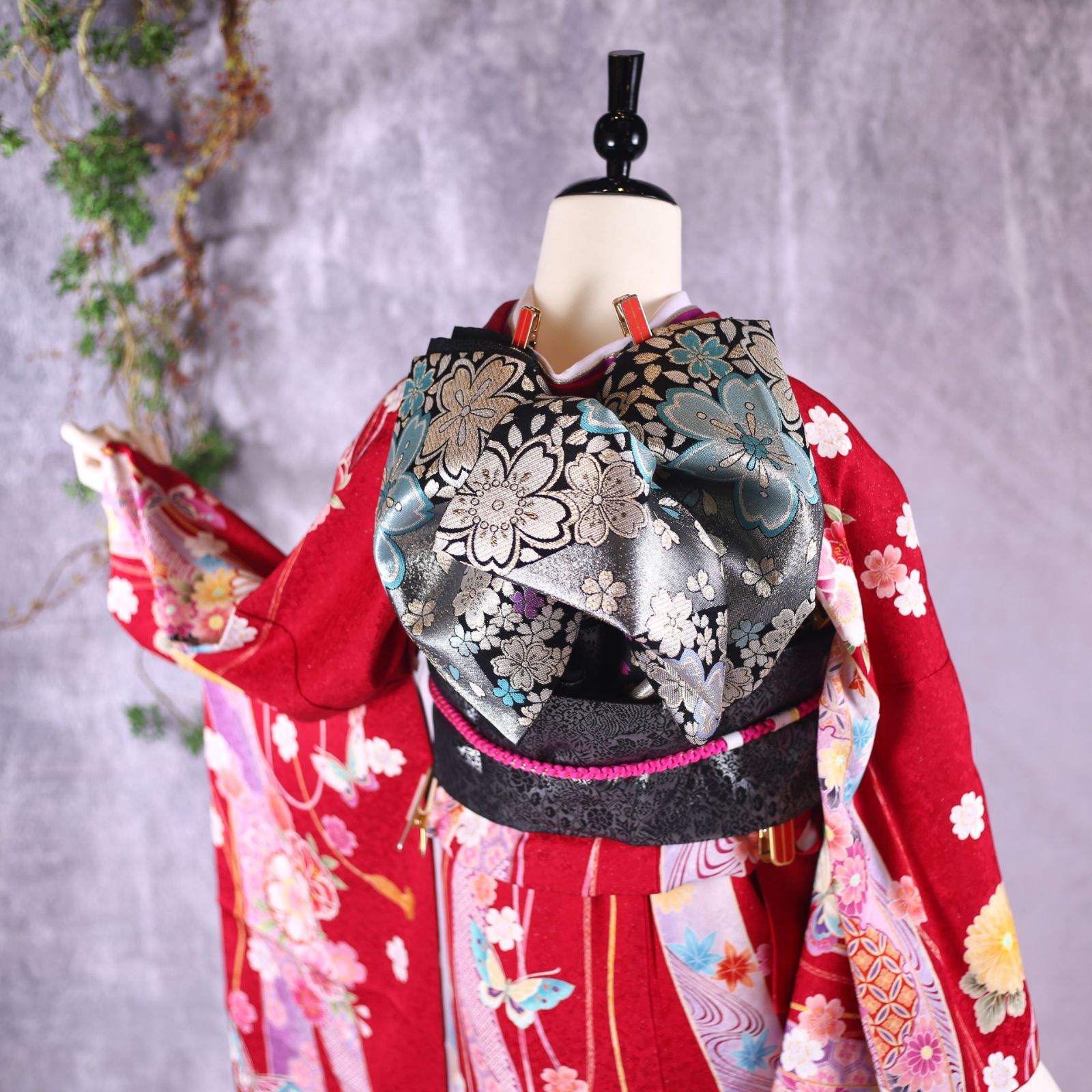 振袖セットM.Lサイズ、7点セット送料込みメルカリ便 振袖フルセット 振袖セット 振袖 M～Lサイズ 中古 赤×レトロ 美