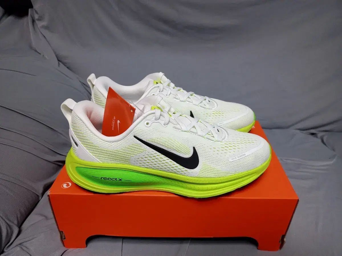 NIKE ボメロ ランニングシューズ 245