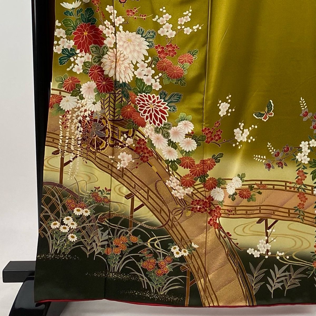 送料無料！ 振袖 身丈166cm 裄丈67.5cm L 袷 花車 橋 金糸 金彩 鶯色 正絹 秀品