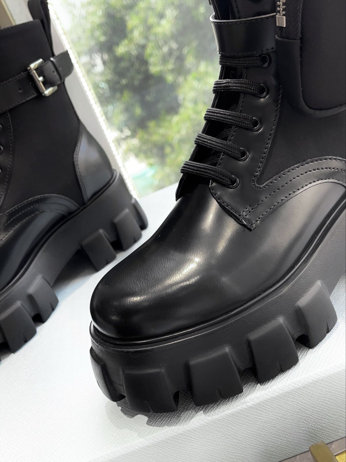 PRADA モノリス