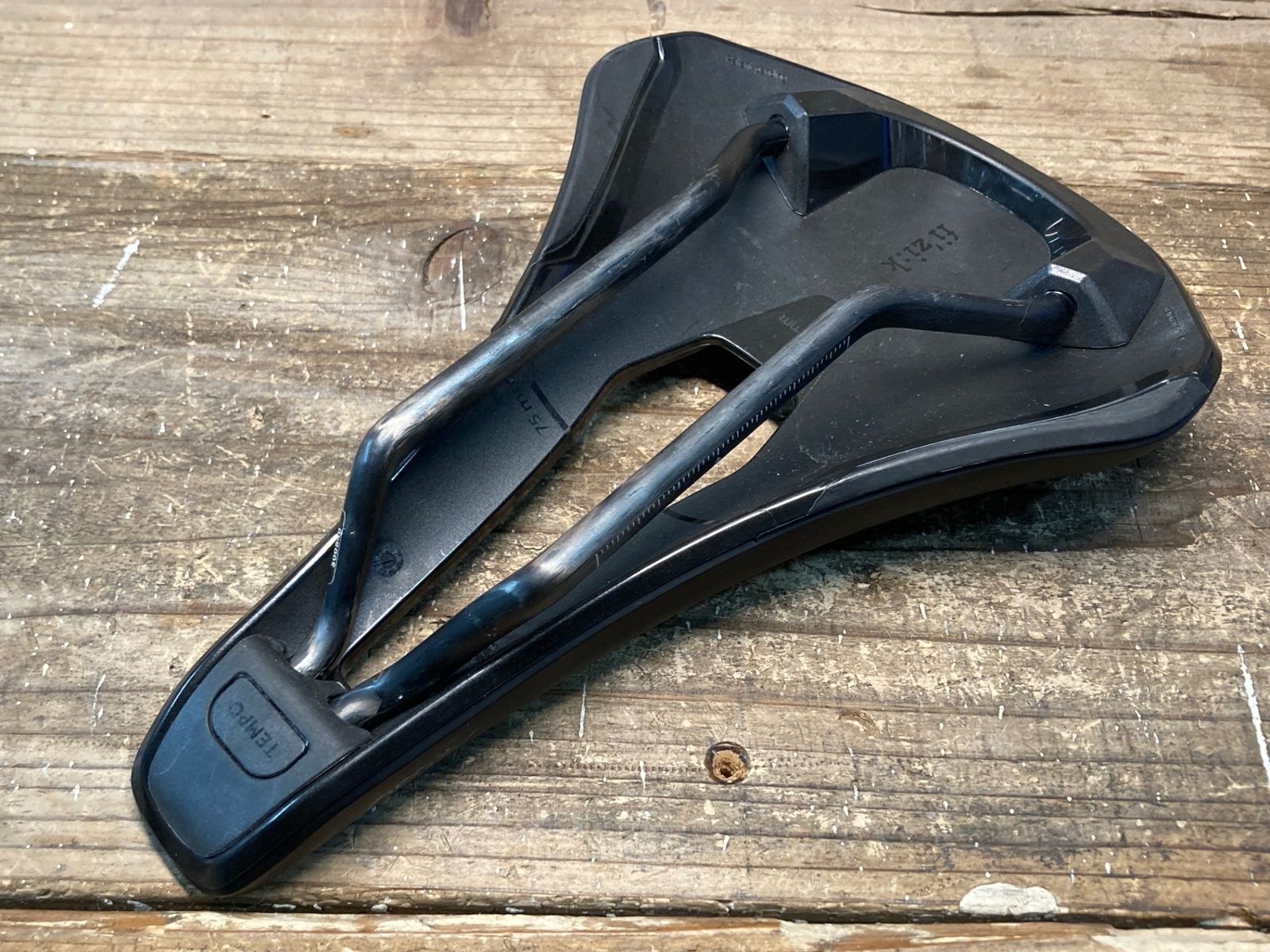 fi'zi:k フィジーク ARGO TEMPO R1 アルゴ テンポR1 カーボンレール