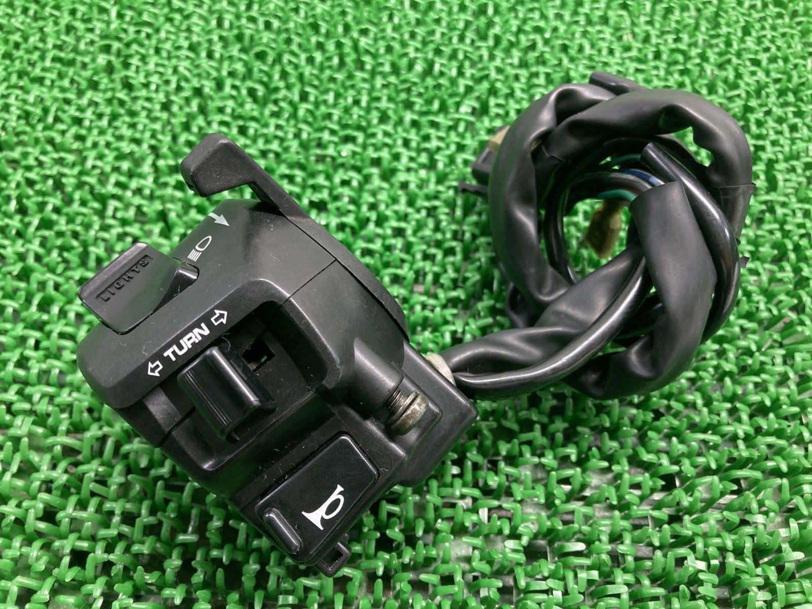 CBR1100XX ハンドルスイッチ 左 HM-32QB-T ホンダ 純正 SC35 スーパーブラックバード スイッチボックス 割れ欠け無し 品薄 Qt