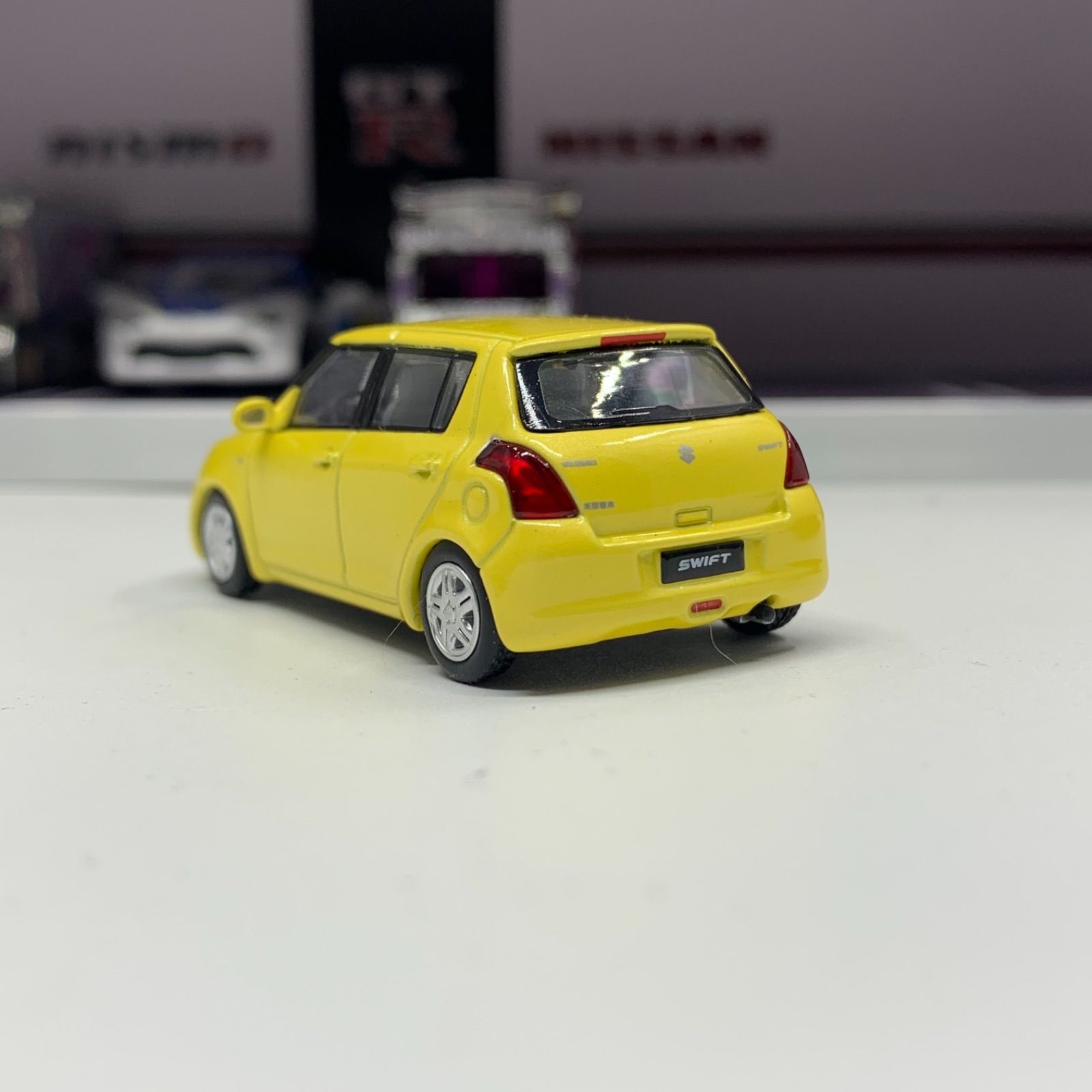 スズキ スイフト ミニカー イエロー 1/43 スズキ スイフト スポーツ ZC32S レモン黄 | 絶版ミニカー