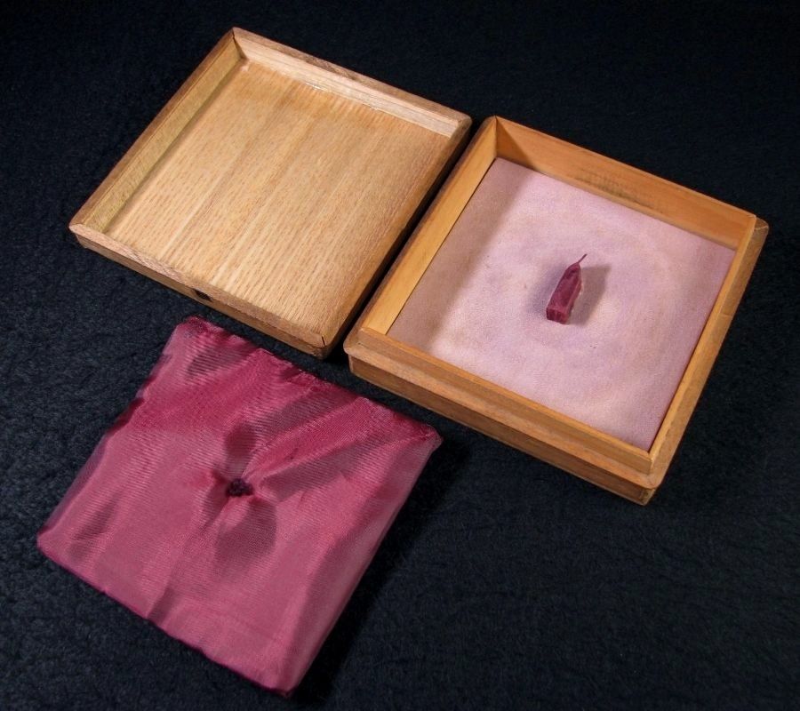 時代武具 希少品 鉄地透かし鍔 金銀象嵌 線状の細工 桐箱付 江戸
