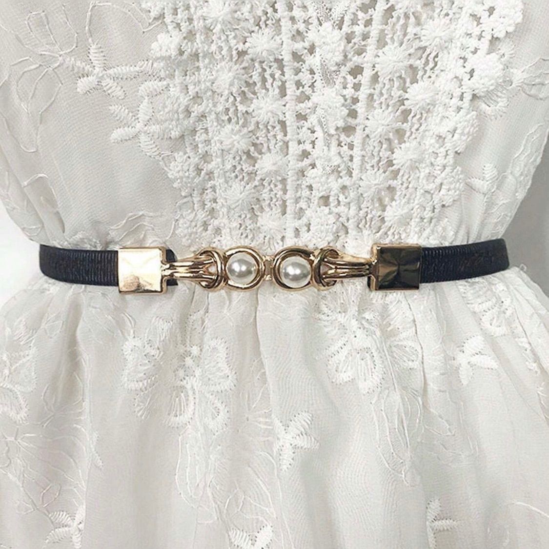 【ウエスト細見え♪どんなコーデにも◎】CHANEL ベルト CCマーク ファッションハック 秋冬はシャネル流ウエストマーク｜THE