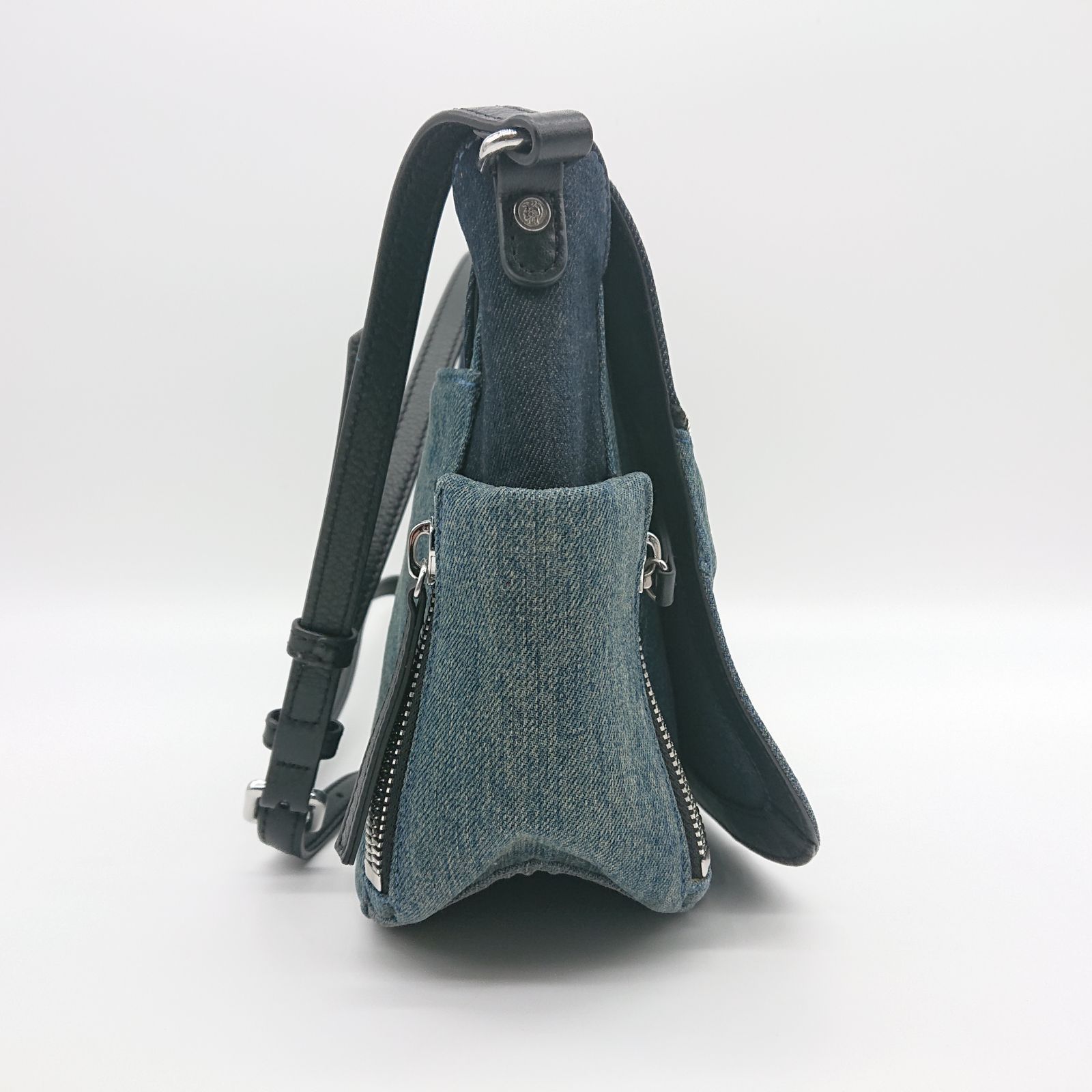 美品 DIESEL ディーゼル ショルダーバッグ メッセンジャーバッグ デニム DIESEL ディーゼル デニムショルダーバッグの商品詳細