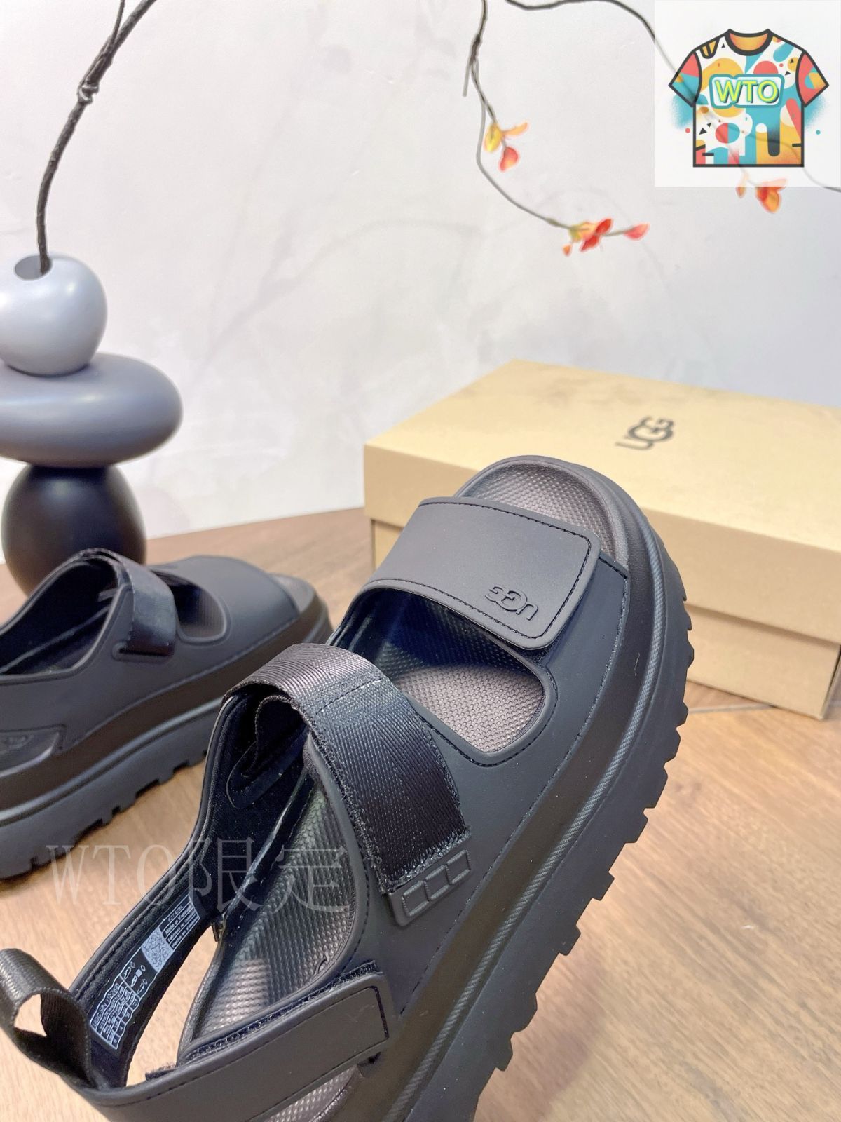 UGG マジックテープ 黒 サンダル 39サイズ 25cm 厚底 元箱付き UGG Australia (SALE)UGG(アグ)サンダル ストラップ 厚底