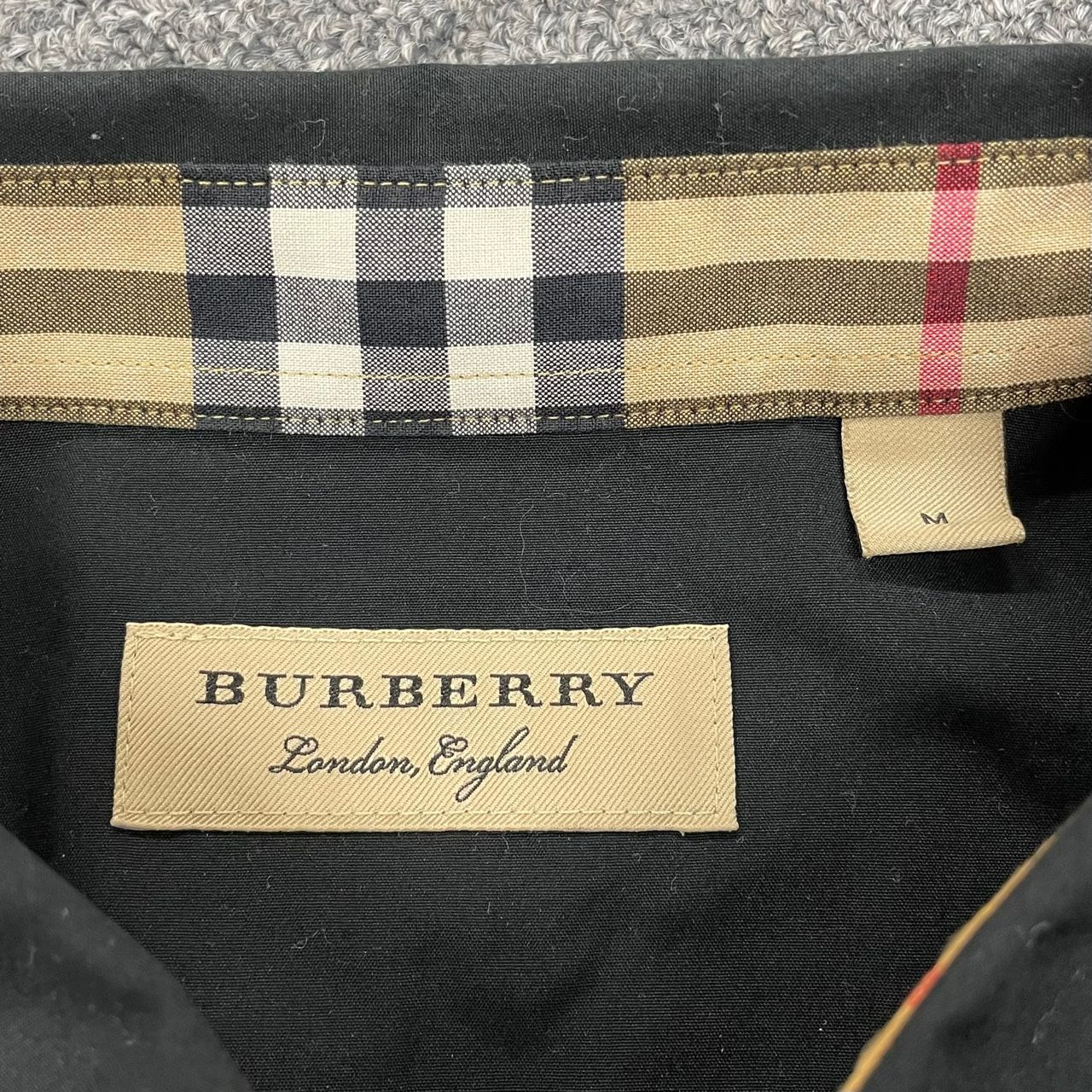 国内正規 BURBERRY ワンポイントロゴ 刺繍 ドレスシャツ バーバリー 8003074 M - メルカリ