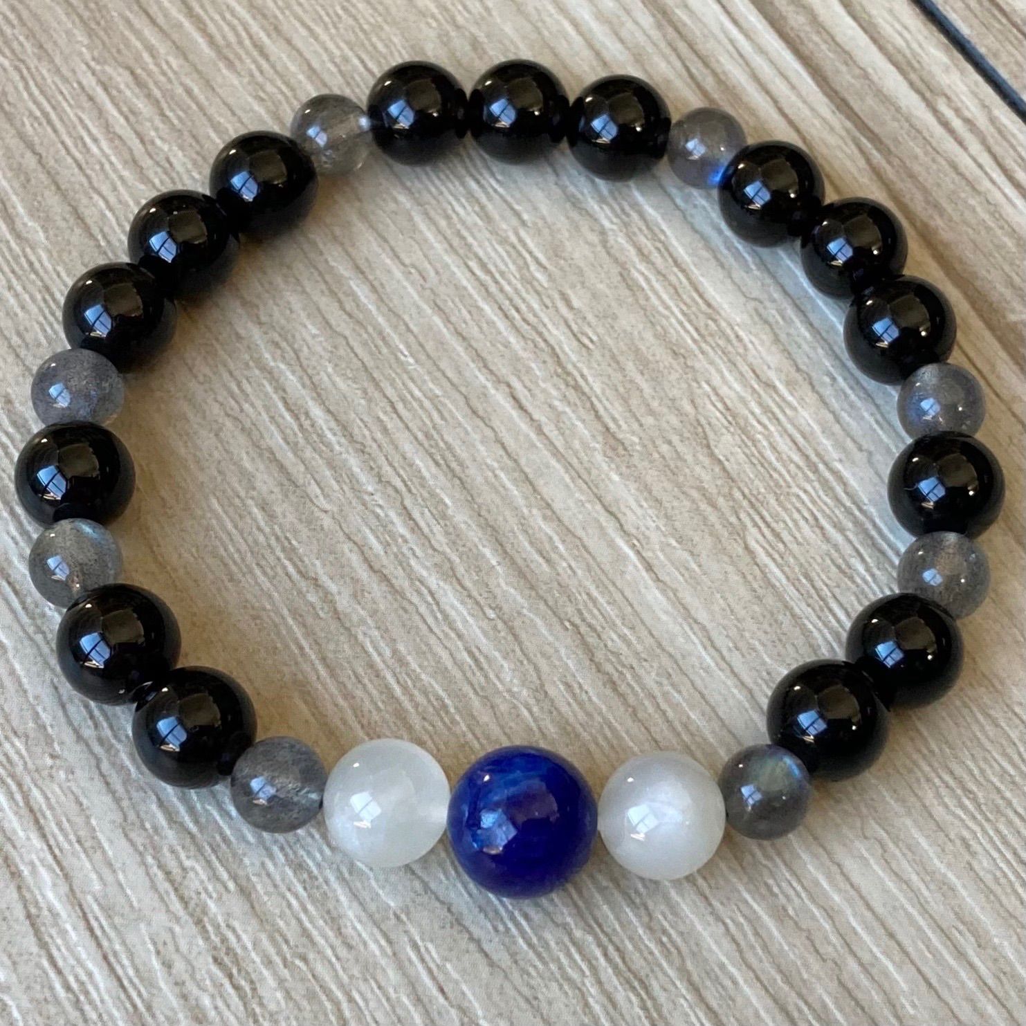 最強の魔除けに守られ女性の強さを引き出すパワーストーンブレスレット カイヤナイト