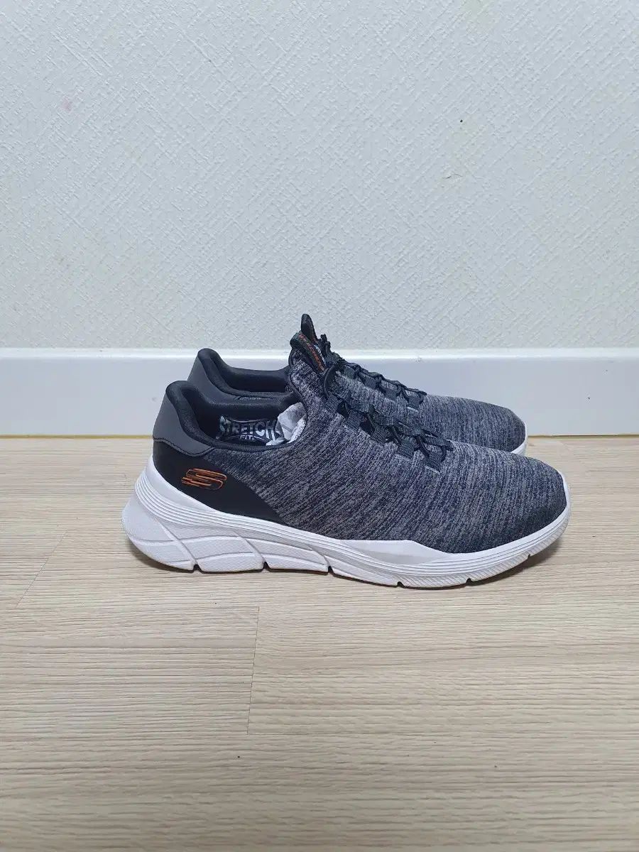 【雷市場（ポンジャン）商品韓国直送】SKECHERS(スケッチャーズ) スニーカー サイズ 255