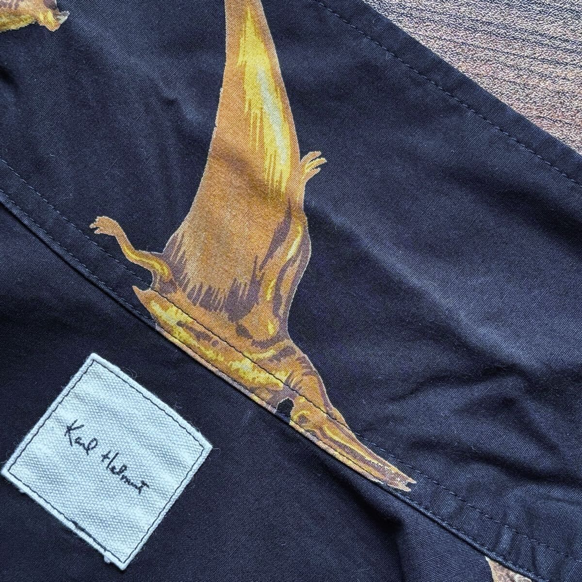 Karl Helmut カールヘルム コットン 恐竜 総柄 ループ留め オープン 