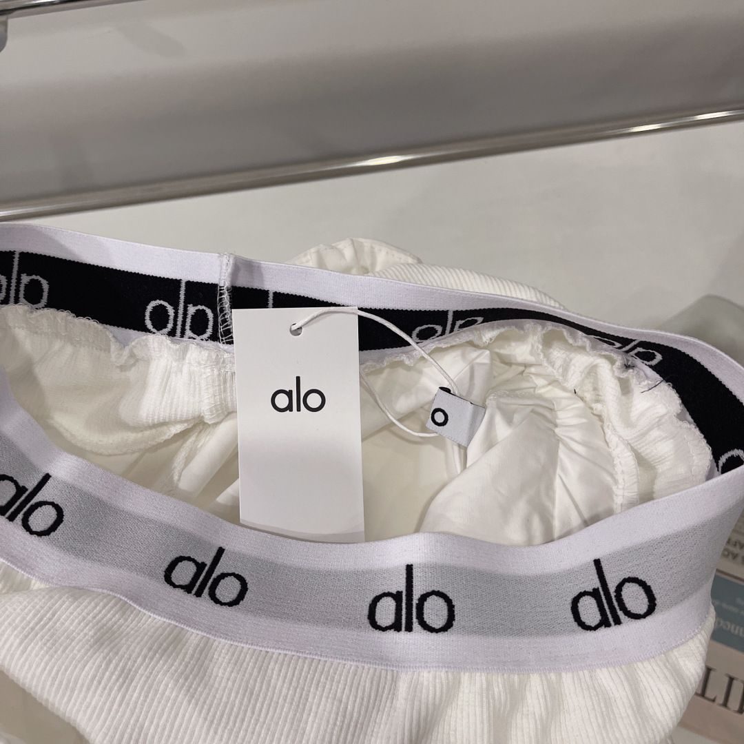 alo yoga アローヨガ パンツ ズボン黒