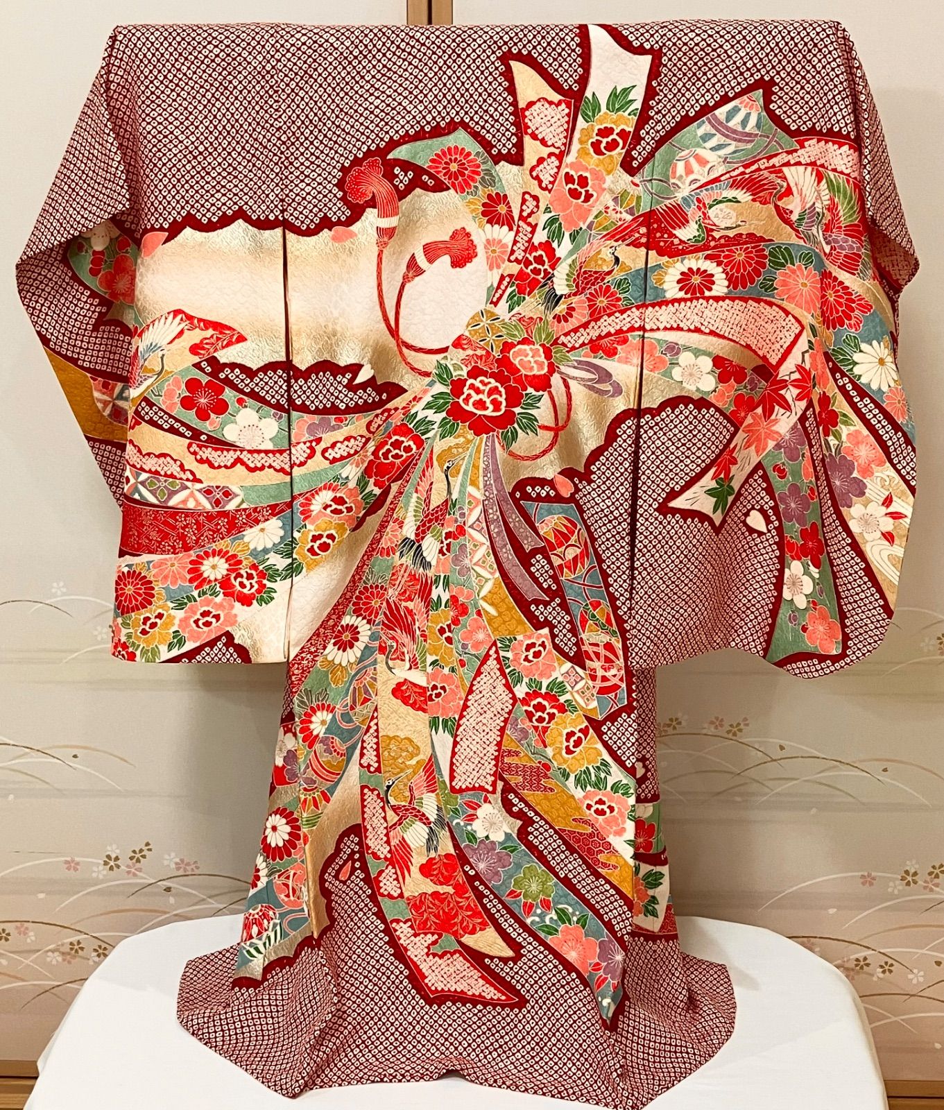 MG1160RE «花ラブリ» リユース リサイクル 一つ身着物 宮参り着 紐付き 七五三 0～３歳 女の子 女児 初着 赤 レッド 臙脂 えんじ 金 熨斗 疋田柄 鞠 花 くもどり 産着 掛け着 小裁ち 熨斗目 赤ちゃん 和装 和柄 和風