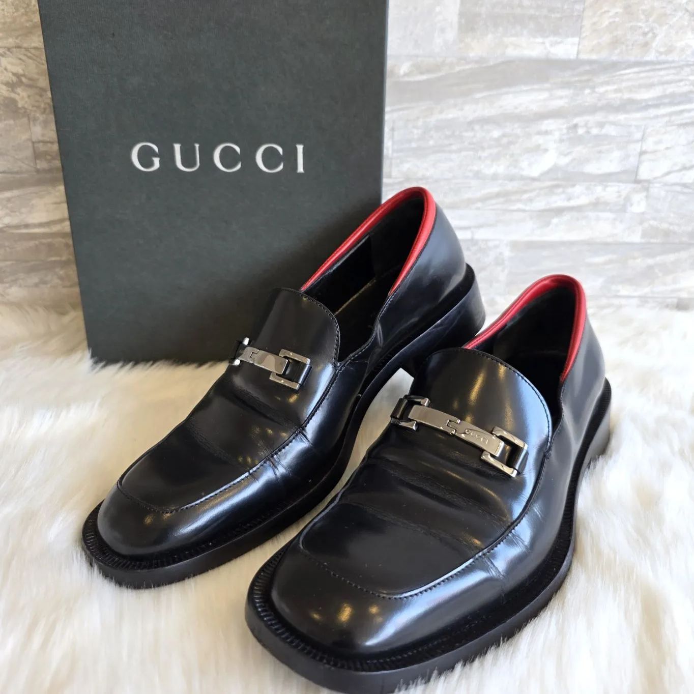 ☆GUCCI(グッチ) ロゴプレート付き スクエアトゥ ローファー