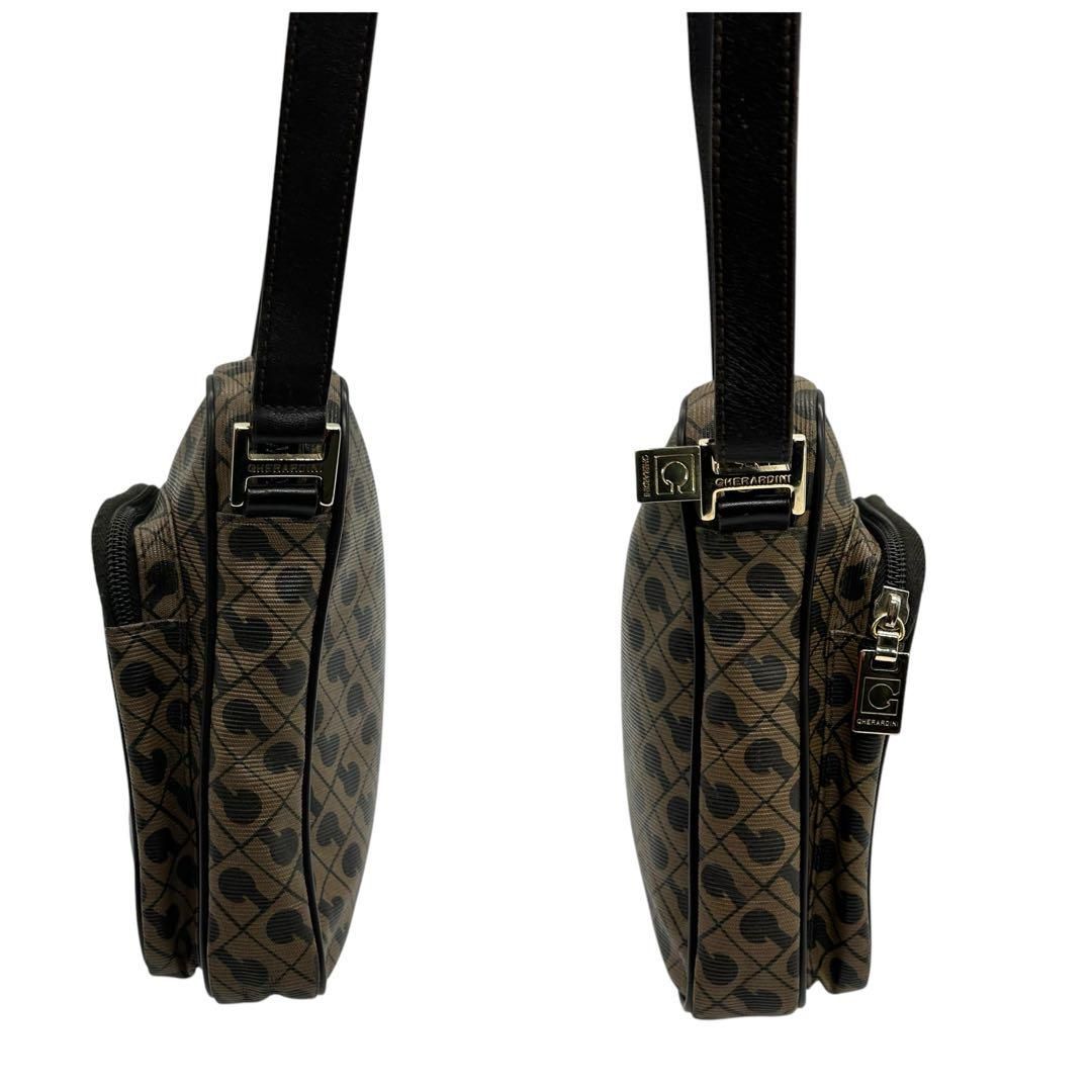 美品 766 ゲラルディーニ ショルダーバッグ 総柄 レザー PVC - メルカリ 