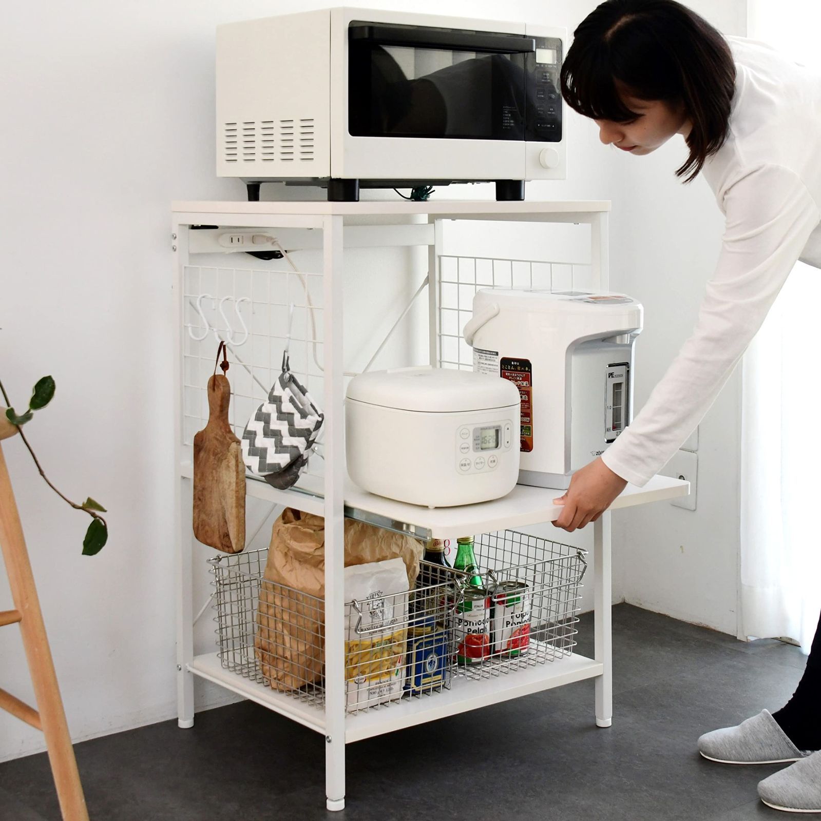 レンジラック 全体耐荷重70kg 幅56×奥行45.5×高さ88.5cm 2口コンセント スライド棚 フック4個 レンジ台 ラック キッチンラック 組立品 ホワイト