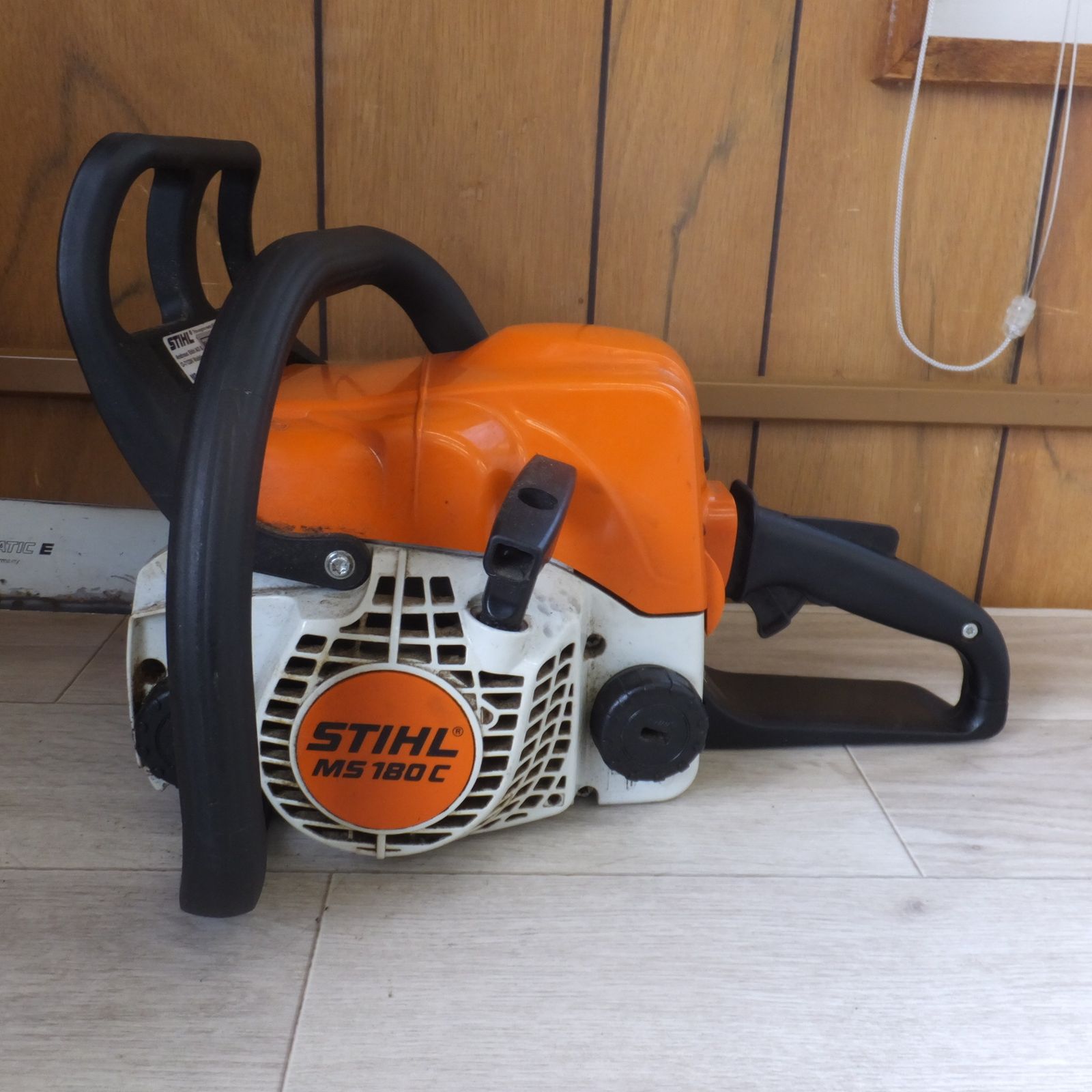 送料無料] 岐阜発☆スチール STIHL エンジンチェーンソー MS180C-BE 刃 