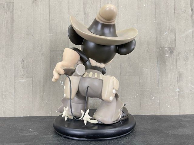 Disney Two-Gun Mickey フィギュア Two Gun Mickey Peg Leg Pete Ornery Outlaw by WDCC Disney